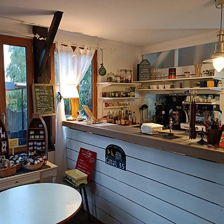 Ille Flottante, Maison Eclusiere Et Hebergements Insolites Sur Le Canal Hede-Bazouges Exterior foto