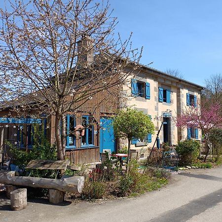 Ille Flottante, Maison Eclusiere Et Hebergements Insolites Sur Le Canal Hede-Bazouges Exterior foto