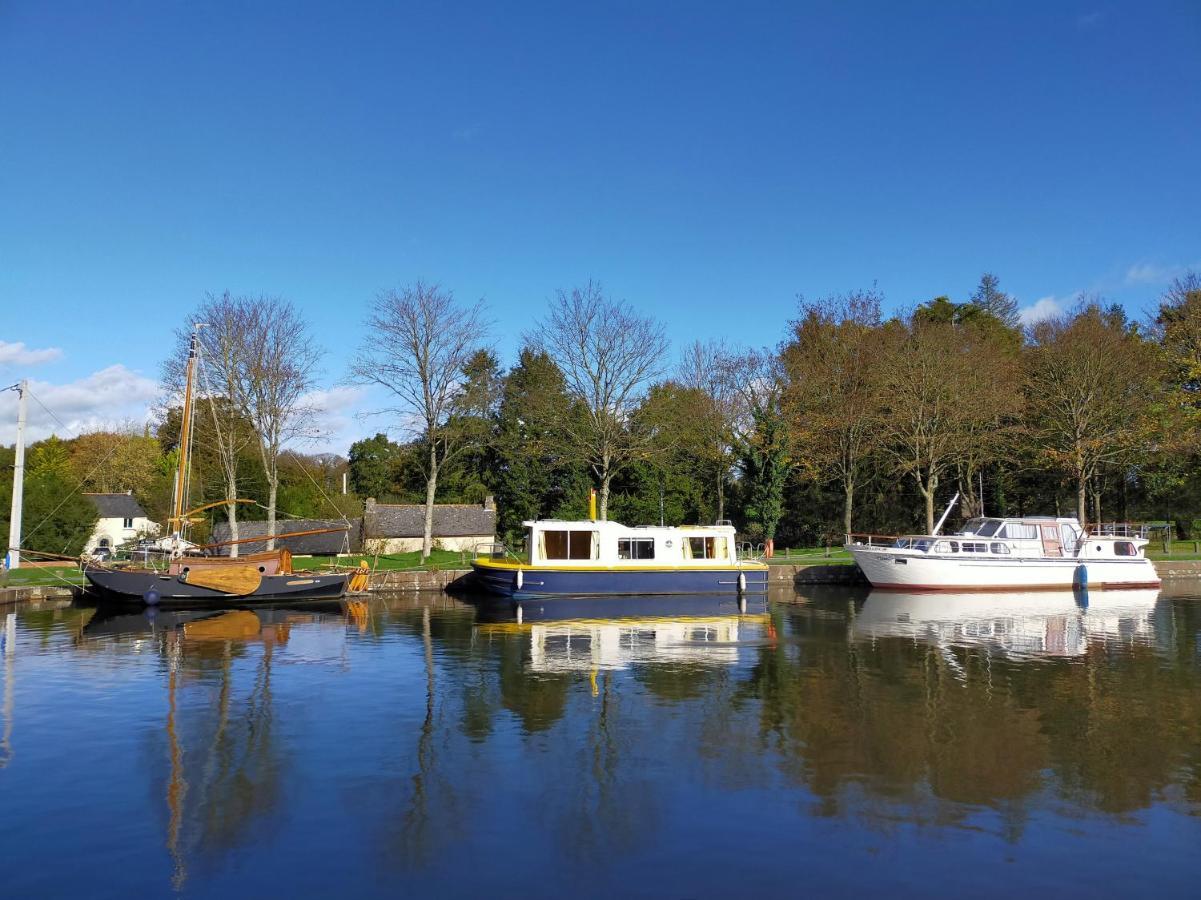 Ille Flottante, Maison Eclusiere Et Hebergements Insolites Sur Le Canal Hede-Bazouges Exterior foto