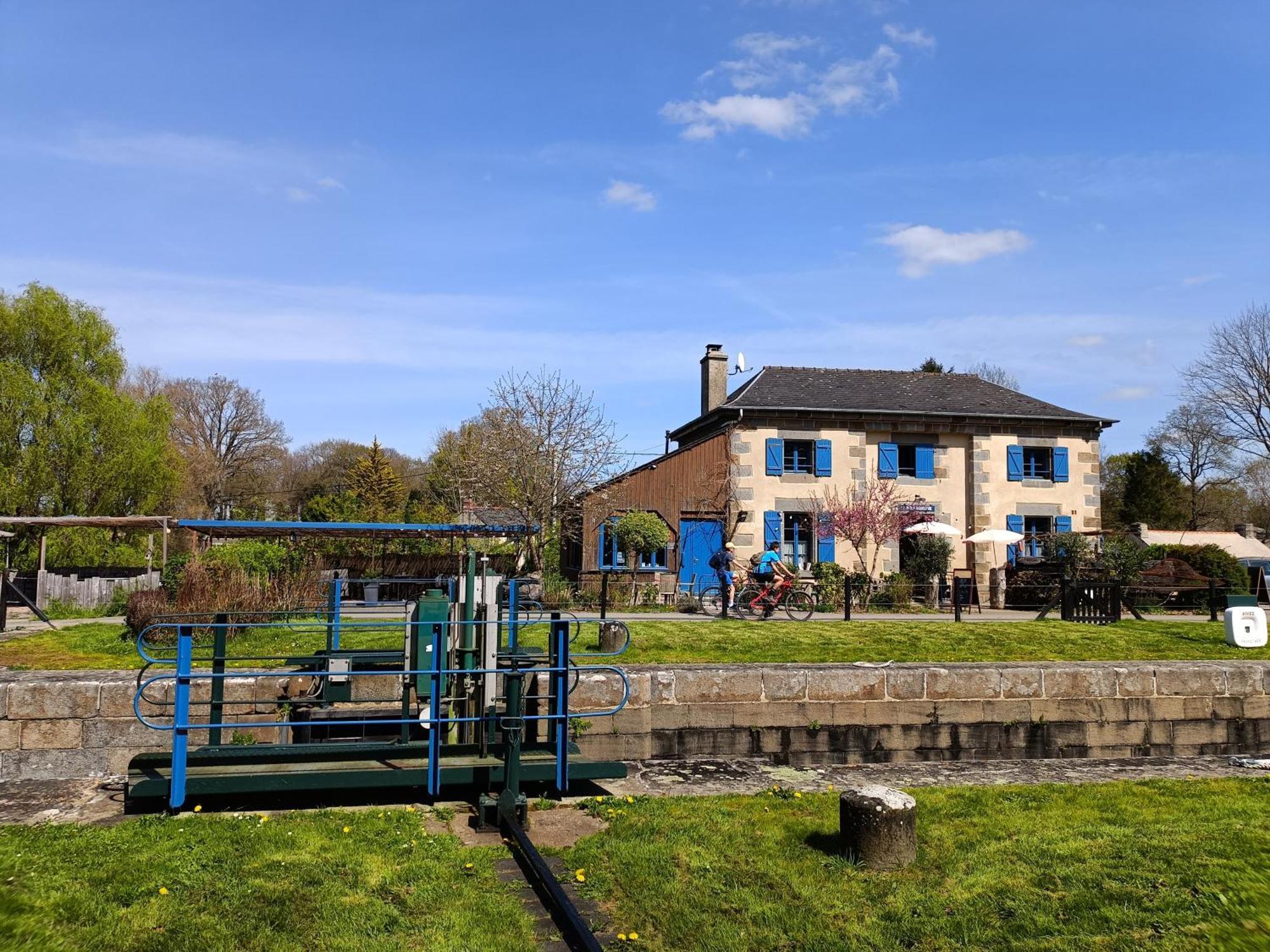 Ille Flottante, Maison Eclusiere Et Hebergements Insolites Sur Le Canal Hede-Bazouges Exterior foto