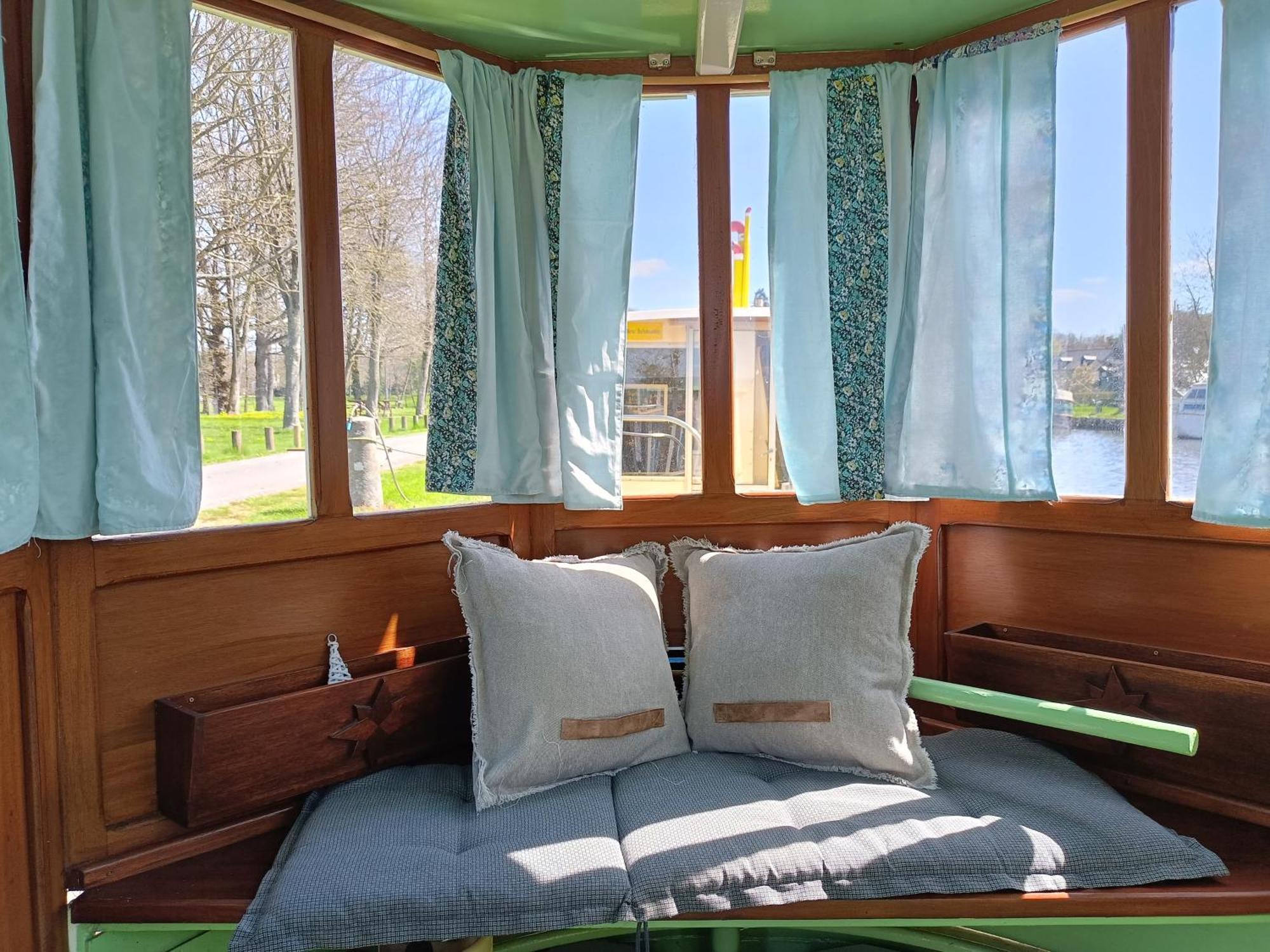 Ille Flottante, Maison Eclusiere Et Hebergements Insolites Sur Le Canal Hede-Bazouges Exterior foto
