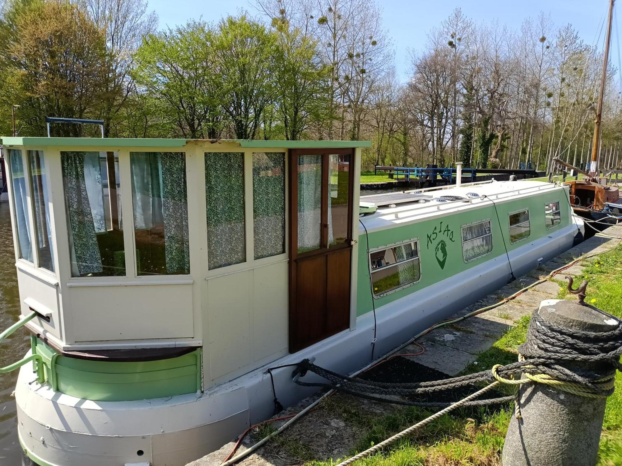 Ille Flottante, Maison Eclusiere Et Hebergements Insolites Sur Le Canal Hede-Bazouges Exterior foto